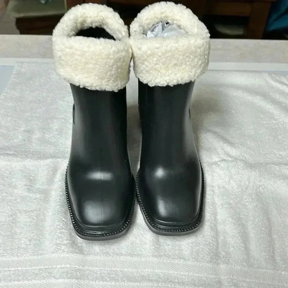 Inc Rain Bbots - Picture 1 of 5